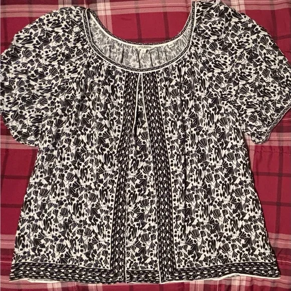 Max Studio Black and White Floral Blouse - Picture 1 of 3